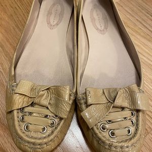 Elie Tahari Flats